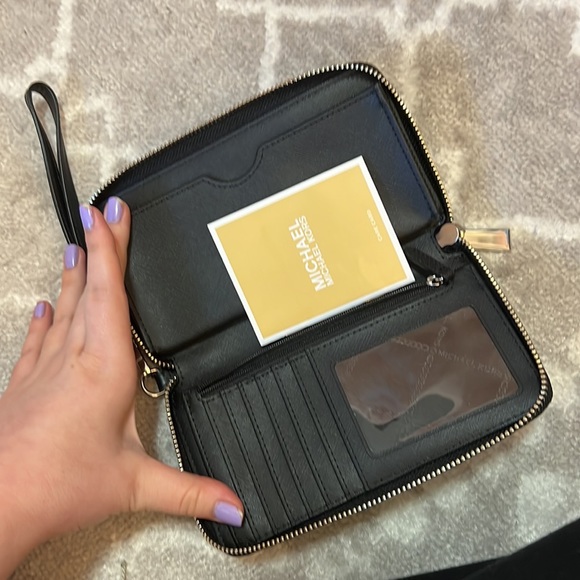 Like brand new Michael kors wallet - Picture 3 of 4